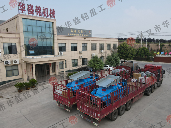 米石料全液壓對(duì)輥破碎機(jī)發(fā)貨現(xiàn)場(chǎng) 478.jpg